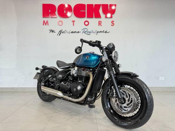 TRIUMPH BONNEVILLE BOBBER 1200 